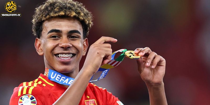 Ở tuổi 16, Lamine đã trở thành hiện tượng của bóng đá thế giới